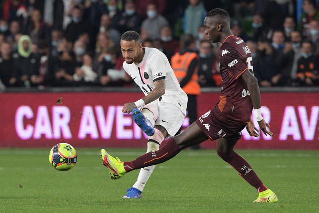 中国男篮传奇球星王治郅入选国际篮联名人堂