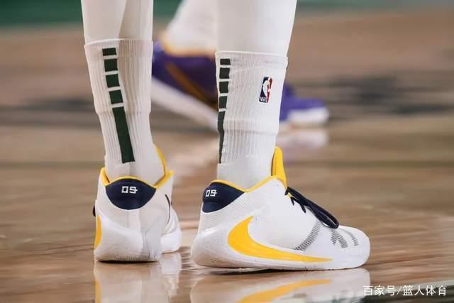 萨林杰22+16吉伦沃特32+8+13 深圳克山东9连胜